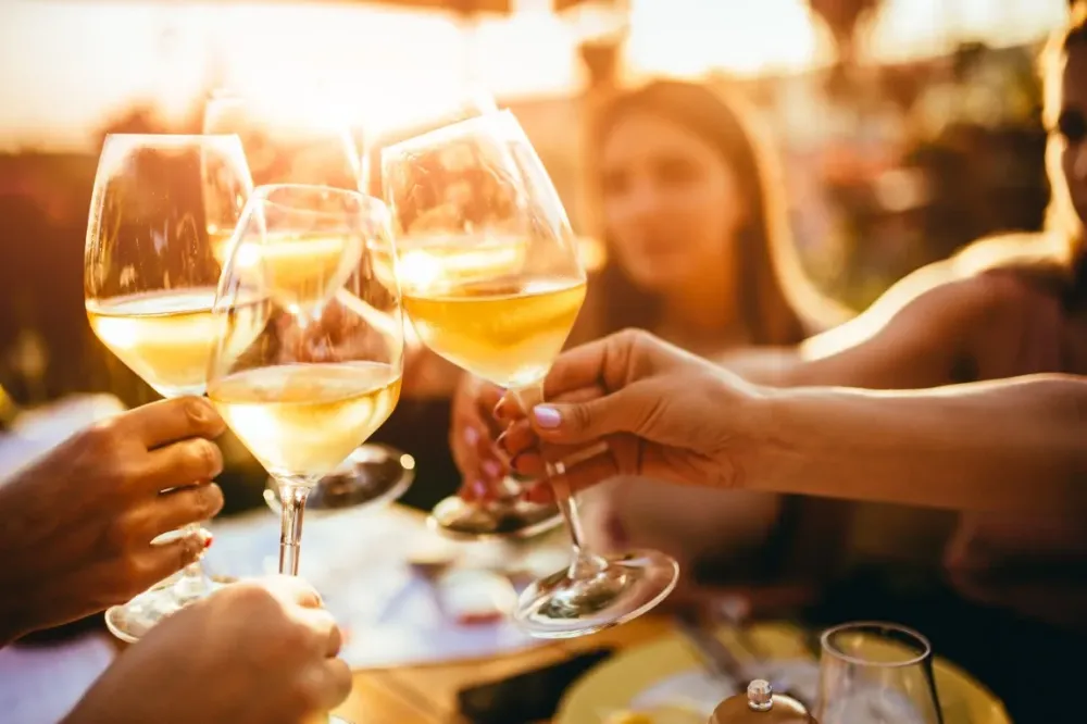 verre de vins entre amis